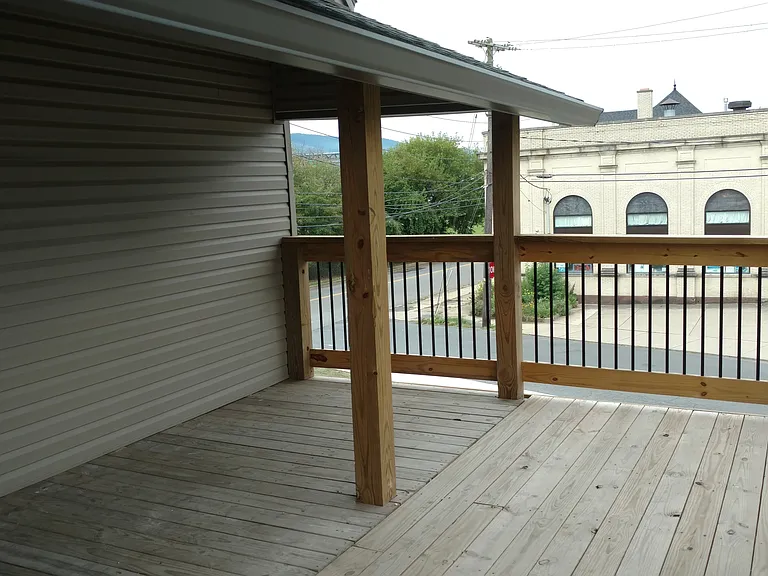 711 E 3rd St #2 — Photo 35