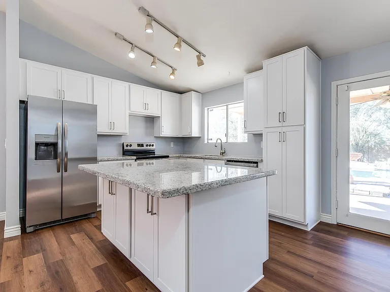 708 E Aire Libre Ave — Photo 22