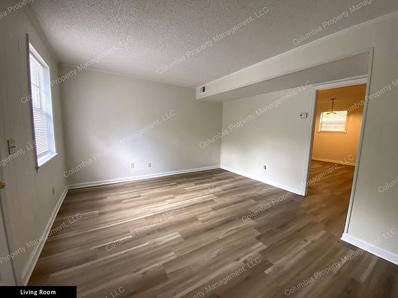 4th image of 713 Deerwood St