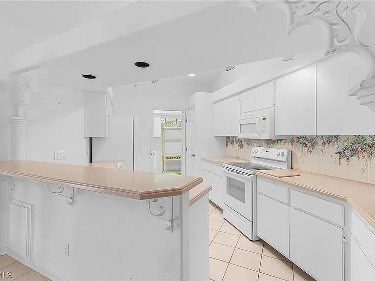 9439 Palm Island Cir — Photo 7