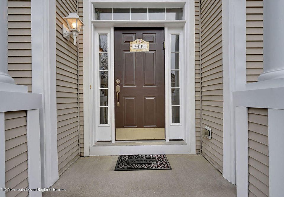 2nd image of 2409 Village Green Ct