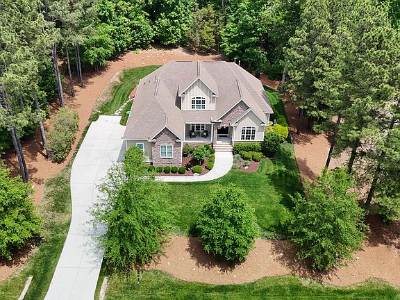 3rd image of 216 Colonial Ridge Dr