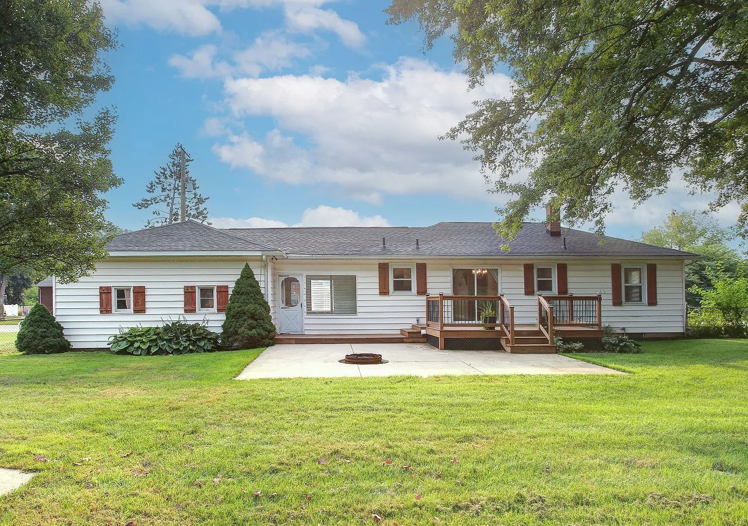3 Bed 2 Bath With Garage And Large Fenced Yard — Photo 4