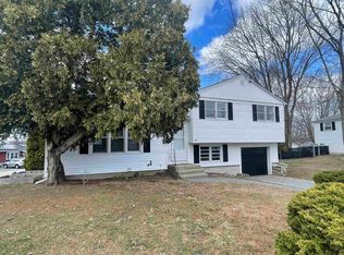 10 Larry Ln, Portsmouth, NH 03801
