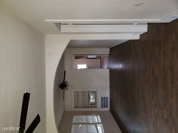 2nd image of 318 Coronado Ave