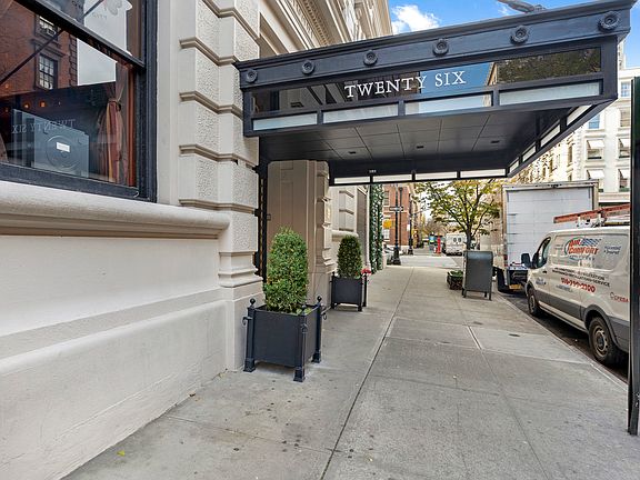 4th image of 26 E 63rd St #D5