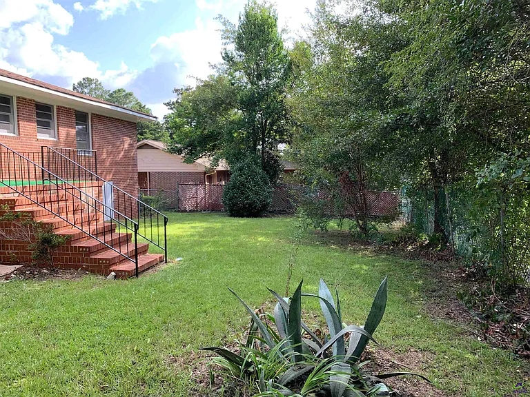 3240 Commodore Dr — Photo 24