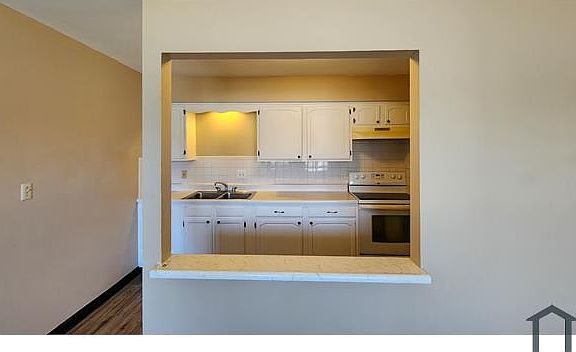 3rd image of 69 Westminster Ave