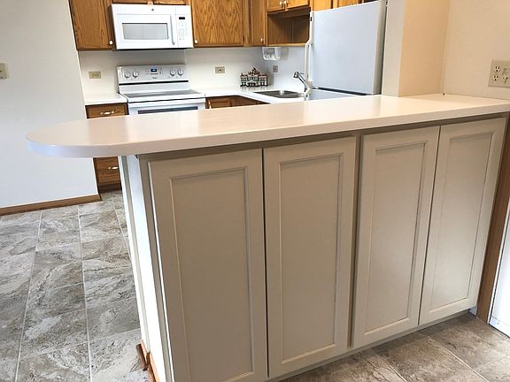 3rd image of 605 Barrington Ave #21