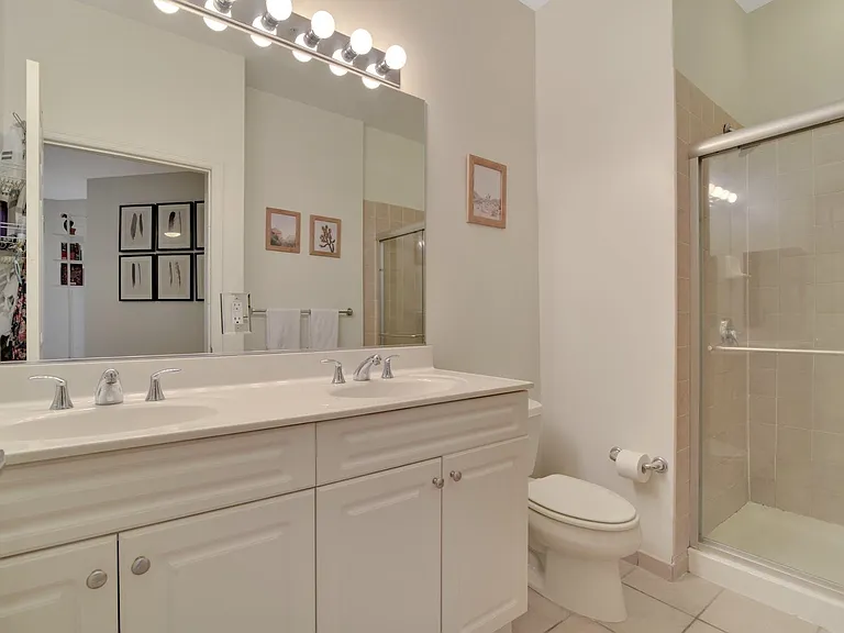 1300 Grand St #417 — Photo 20