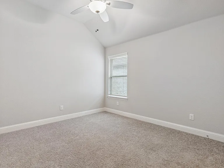 810 Mildren Ln — Photo 22