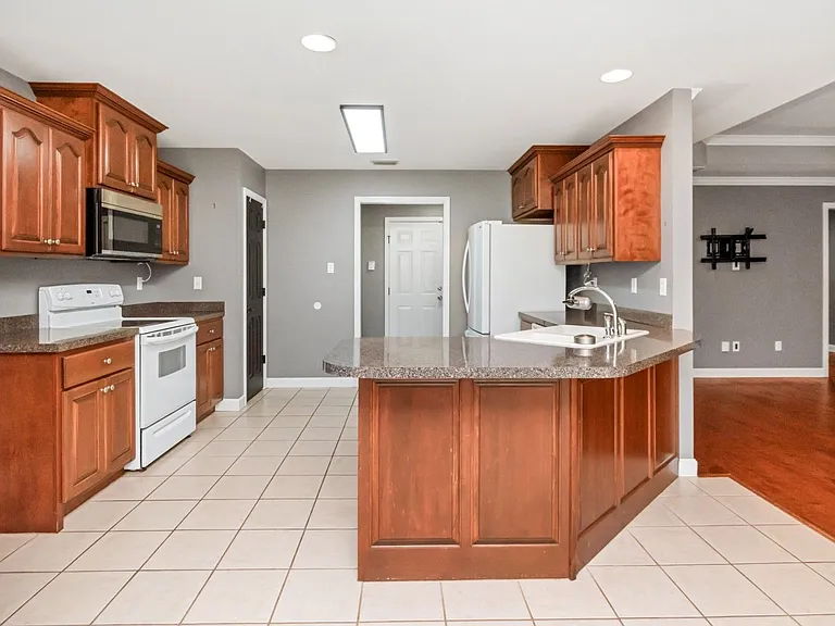 7130 Haleys Way — Photo 9