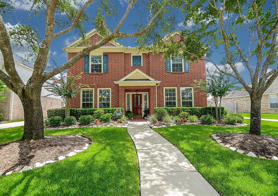 Welcome Home! Gorgeous 4 bed 2.5 Bath Perry home in the heart of Cinco Ranch