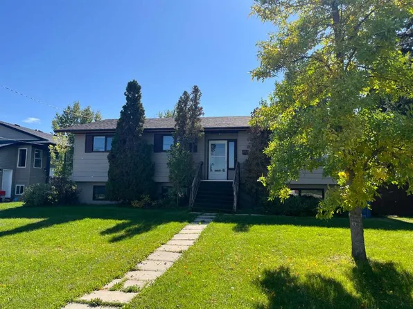 310 E E 300th St N, Raymond, AB T0K 2S0