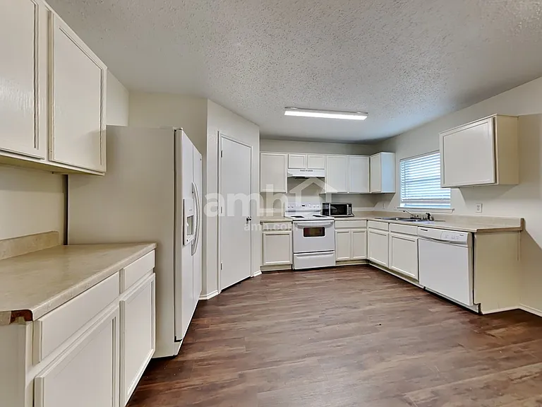1523 Wavecrest Dr — Photo 3