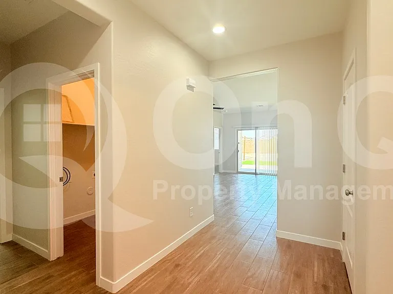 1636 E Jardin Pl — Photo 3