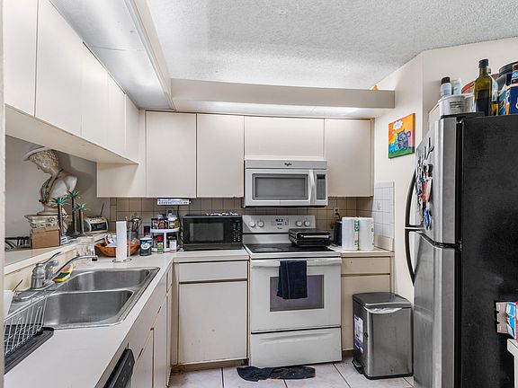 3rd image of 3856 Victoria Drive