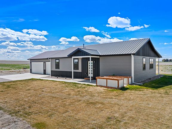 3rd image of 46 Country Squires Ln