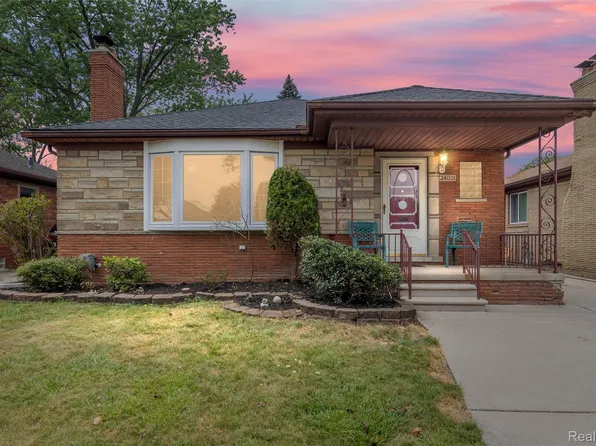 24031 Eastwood St, Oak Park, MI 48237