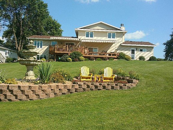 3rd image of 3130 Crestwood Dr NE