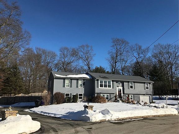 3rd image of 31 Oakridge Dr