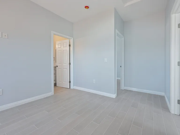 4839 Mansfield St — Photo 22