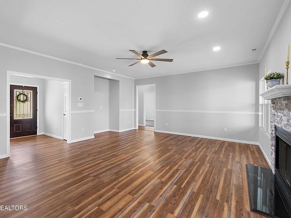 5th image of 227 Sugar Maple Ct