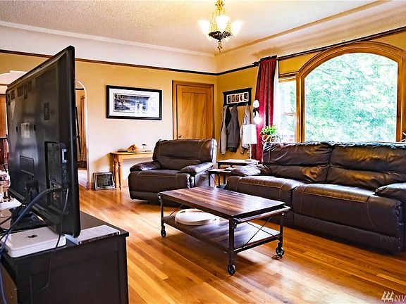 4th image of 793 4th Ave N