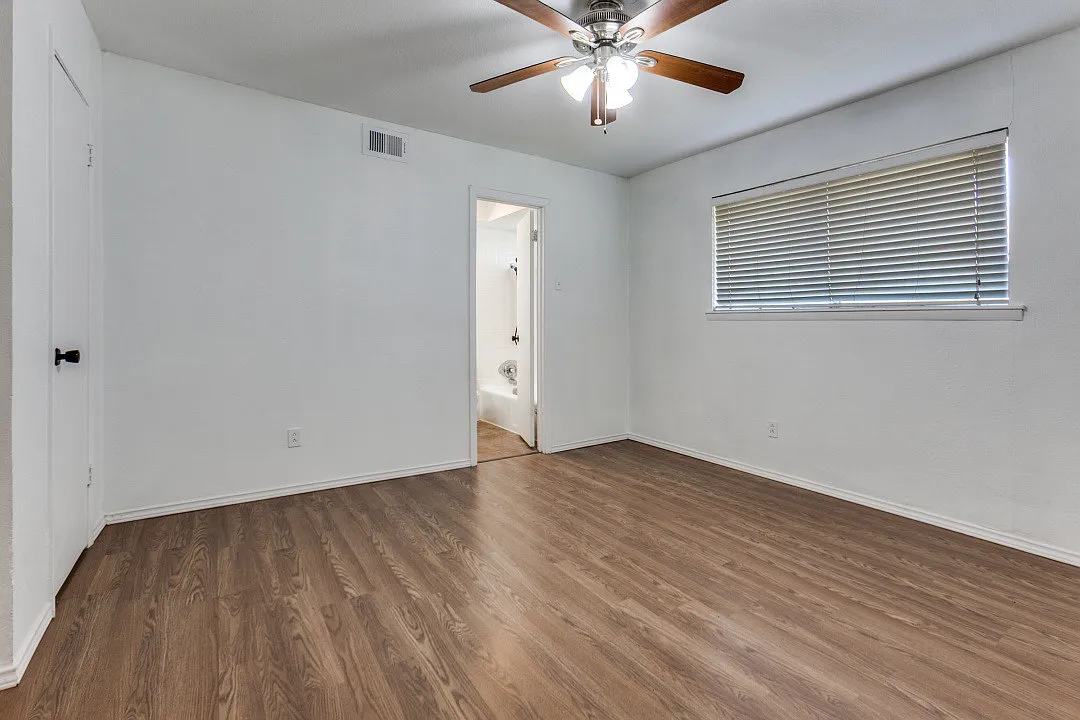 3 bed, 2.5 bath, 1988 sqft, $2,495 — Photo 3