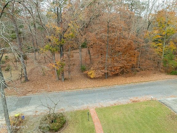 3rd image of 203 W Woodlawn Drive