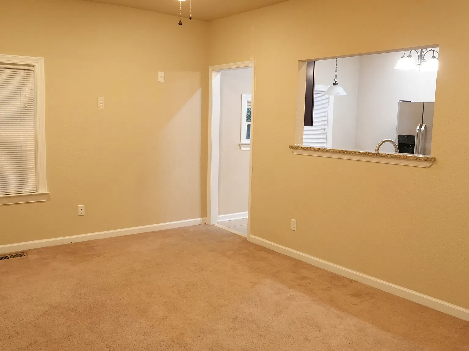 3 bed, 1570 sqft, $1,873 — Photo 2