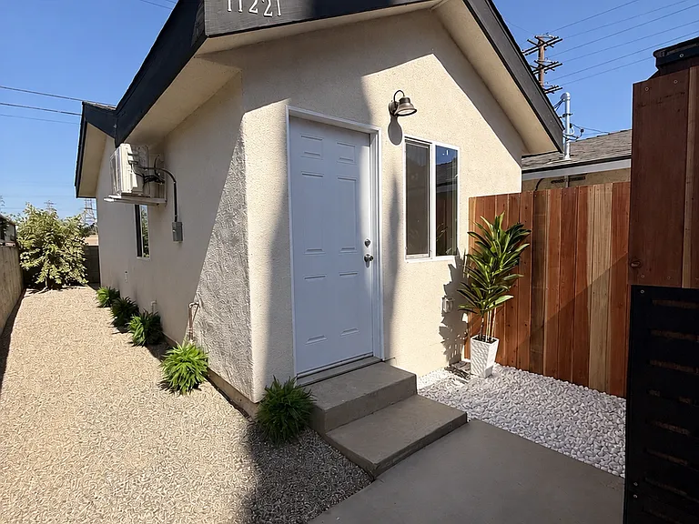 11221 Dumont Ave — Photo 1