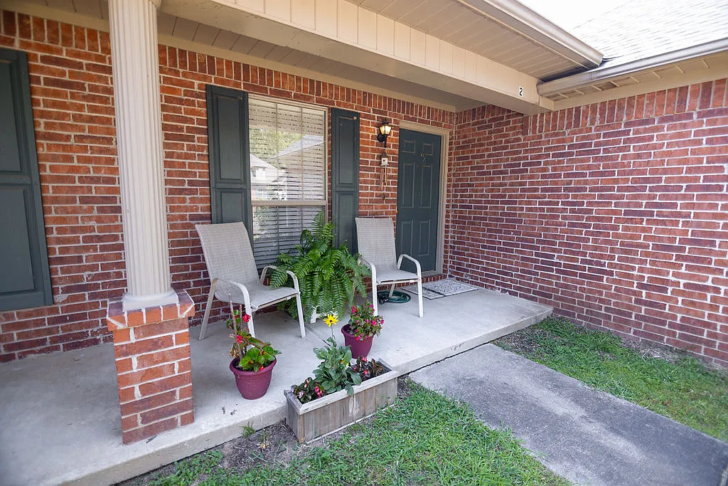 Windsor Park Duplexes — Photo 1