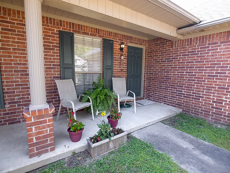 Windsor Park Duplexes — Photo 1