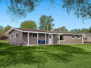 S2946 Indian Creek Rd, Fountain City, WI 54629