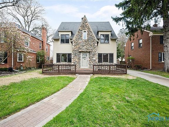 3rd image of 2407 Pemberton Dr