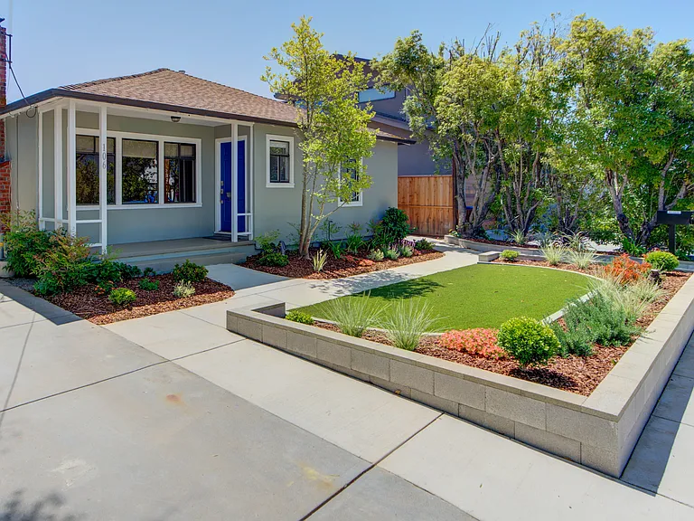 Ryan Ave — Photo 1