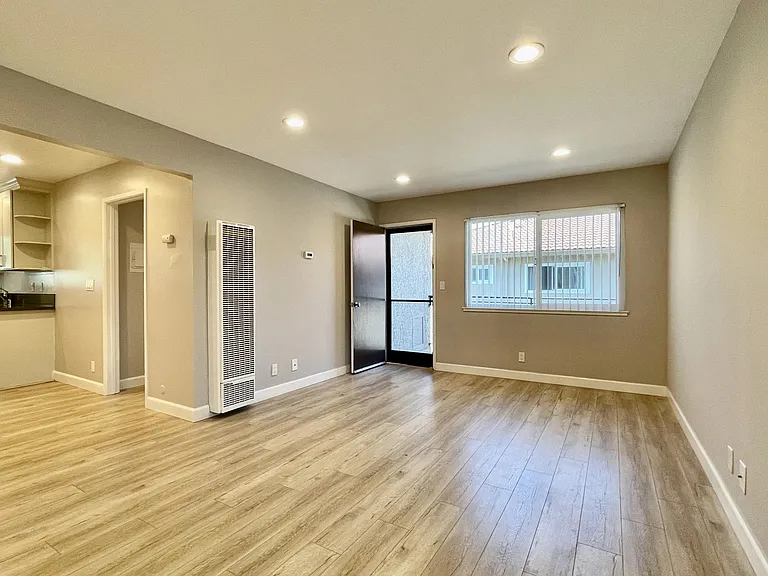 1588 Ontario Dr #4 — Photo 4