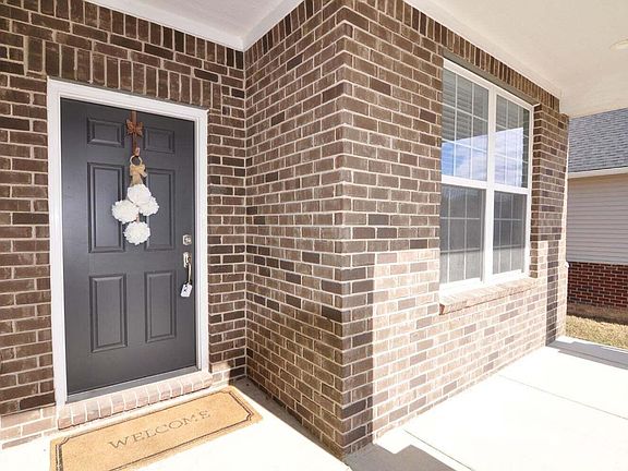 4th image of 735 Groveland Cir