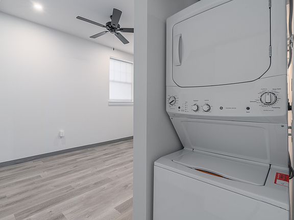 4th image of 224 Hall St Unit 14