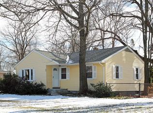 15 Crow Ln, Springfield, MA 01109