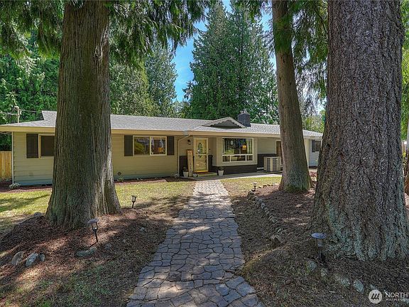 3rd image of 12015 59th Avenue E