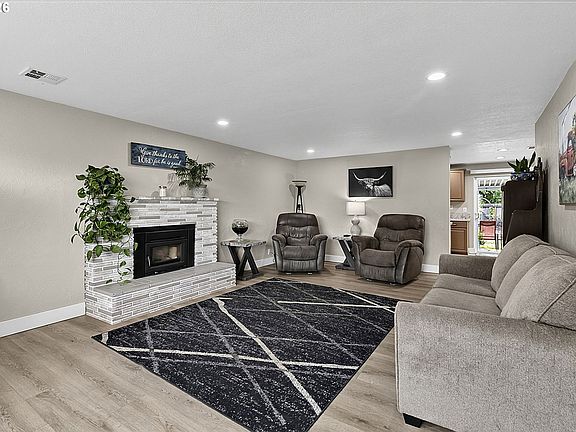 4th image of 2460 Debra Dr