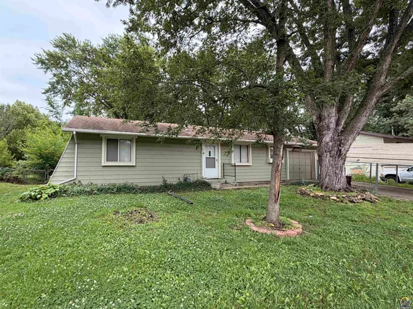 556 N 4th St, Carbondale, KS 66414