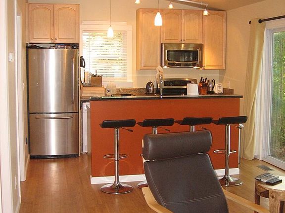 vaulted great room/kitchen