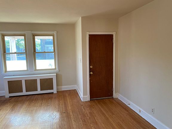 4th image of 823 N Woodington Rd APT 1