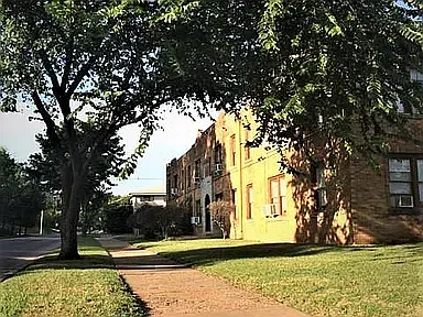 The Vintage at Mesta Park — Photo 4
