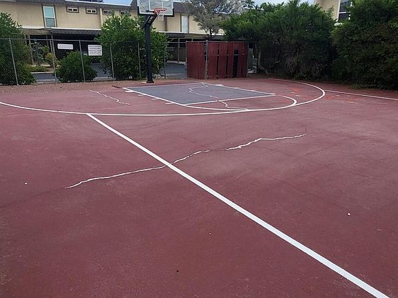 5th image of 1521 E Prince Rd