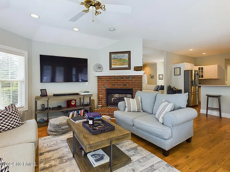4 McQueen Pl — Photo 8