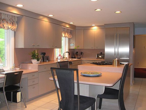 Stylish Updated Kitchen